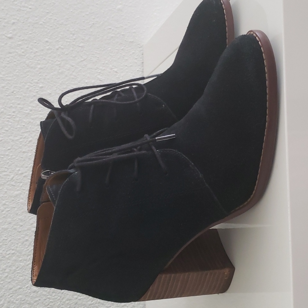 🚨 Flash Sale 🚨Beautiful suede ankle booties
